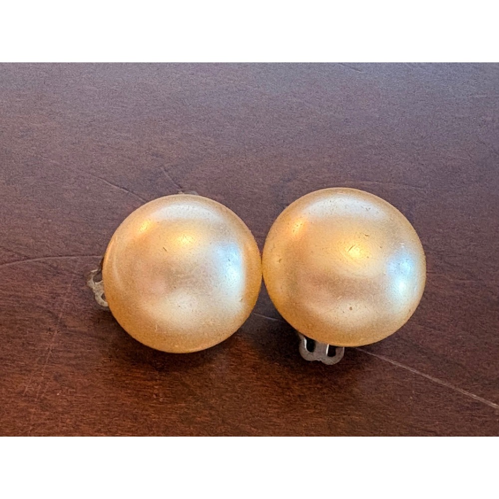 Vintage‎ Champagne Faux Pearl Clip earrings Gold Dome Button Retro Made in Japan